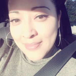 Meet your Posher, Claudia